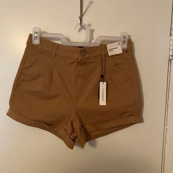 Express pleated mom shorts NWT - Picture 4 of 4